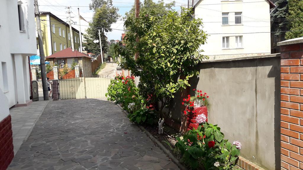 Sadyba Margaryta Truskavets Buitenkant foto